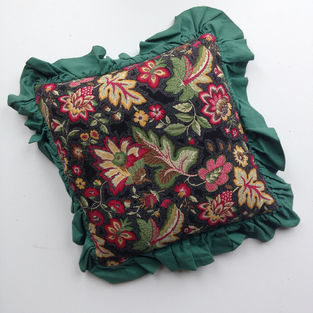 CUSHION, Green & Red Quilted Floral w Green Frill 35cm 